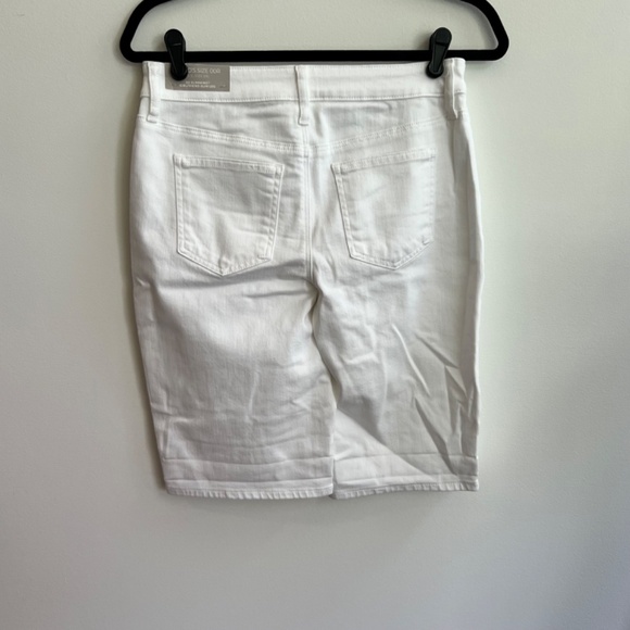 NWT Chico's White Flat‎ Front Bermuda Shorts Cotton Blend Walking Sz 00- 2R - Picture 3 of 16